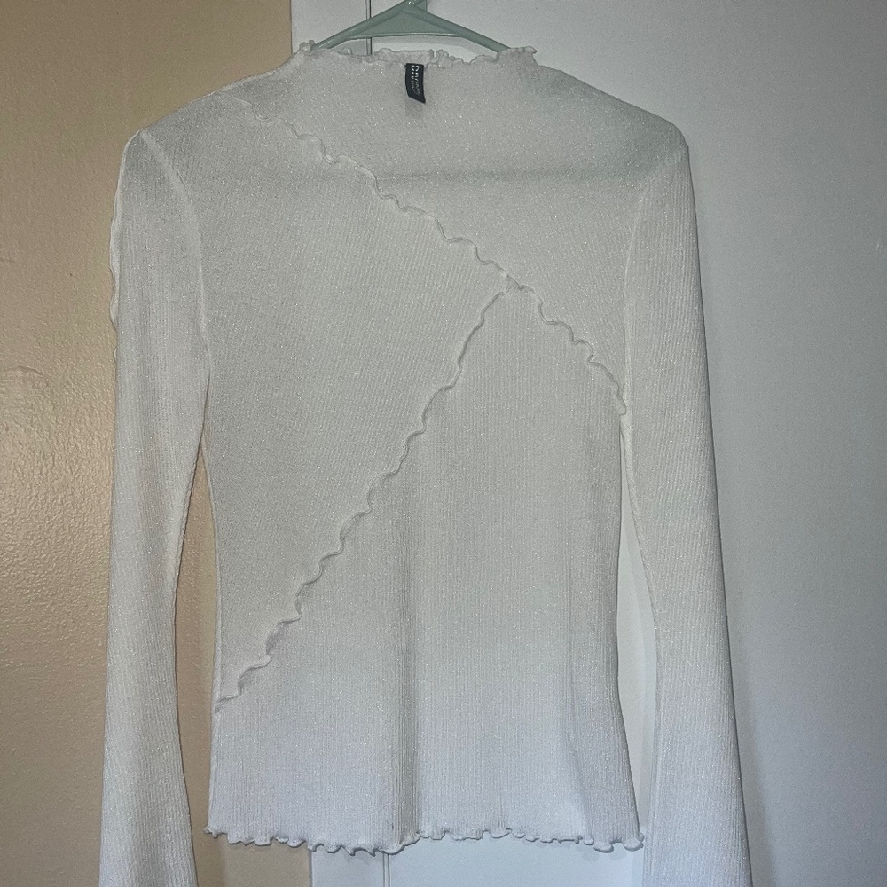 H&M | NWOT White Long Sleeve Top with Lettuce Trim and Flared Arm Sleeves